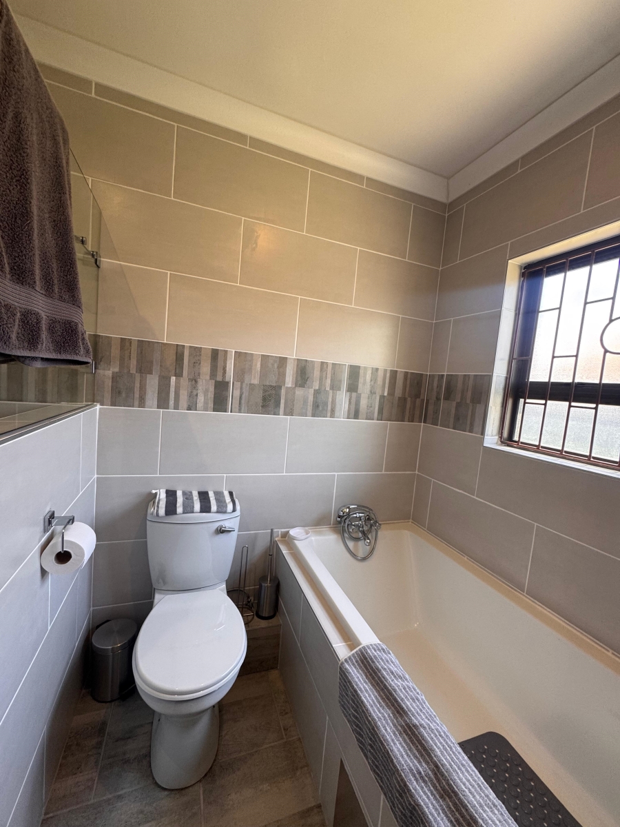 To Let 2 Bedroom Property for Rent in Strand South Western Cape